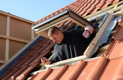 Pose de fenêtres de toit Velux au Tronquay